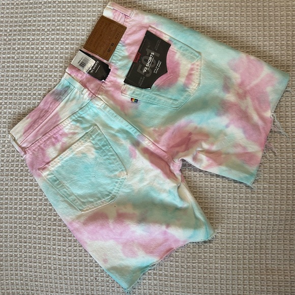 501 Levi’s Tie Dye Shorts - Picture 6 of 8